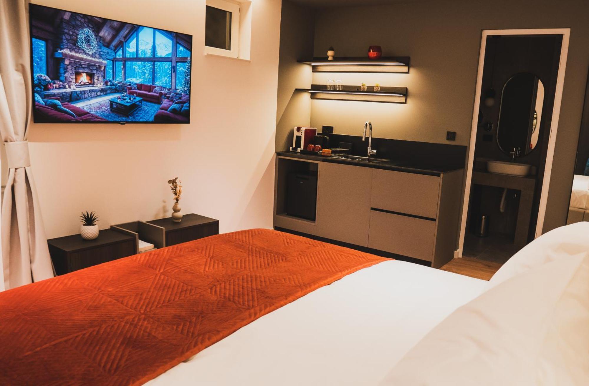 Erika'S Apartments Приштина Экстерьер фото
