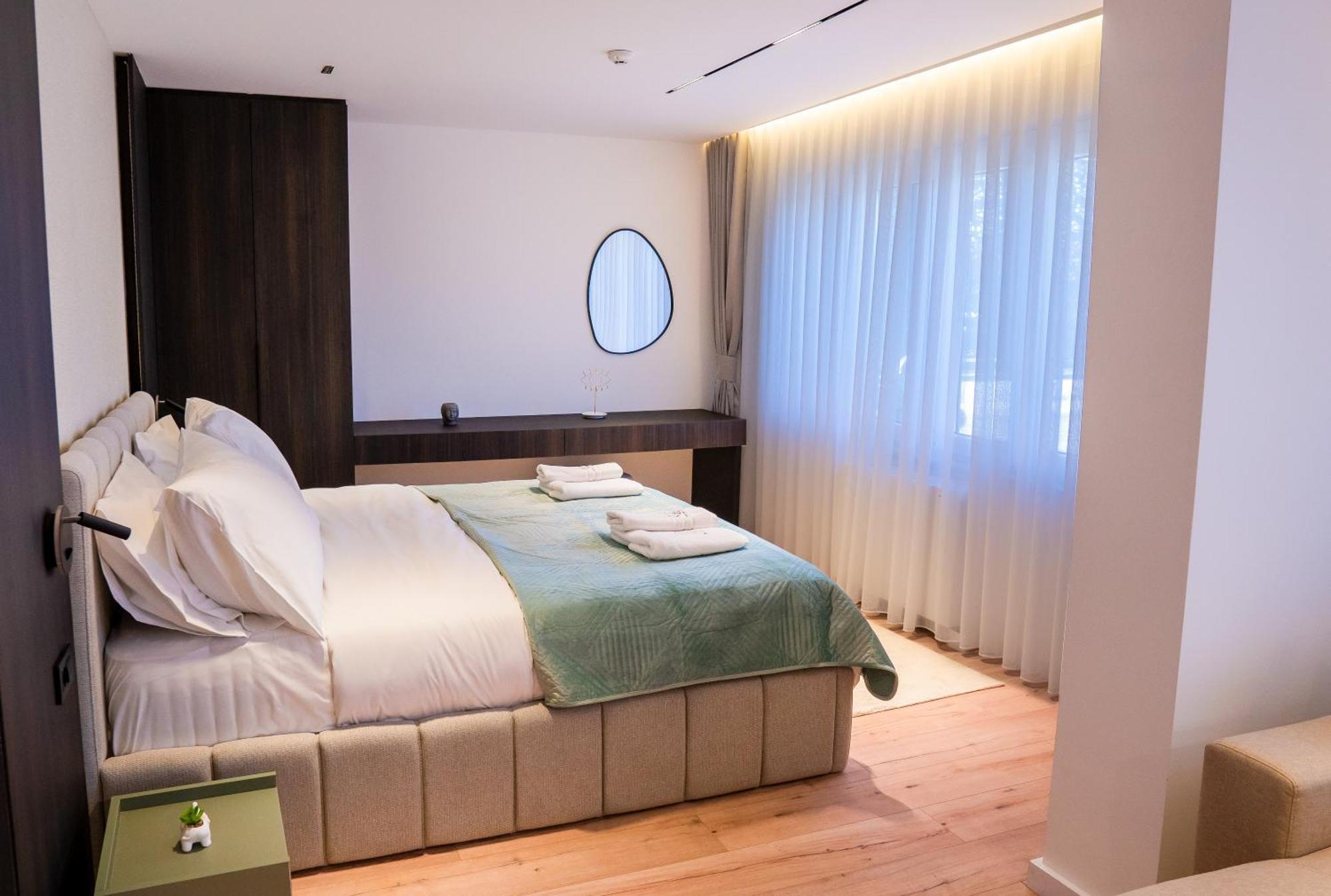 Erika'S Apartments Приштина Экстерьер фото
