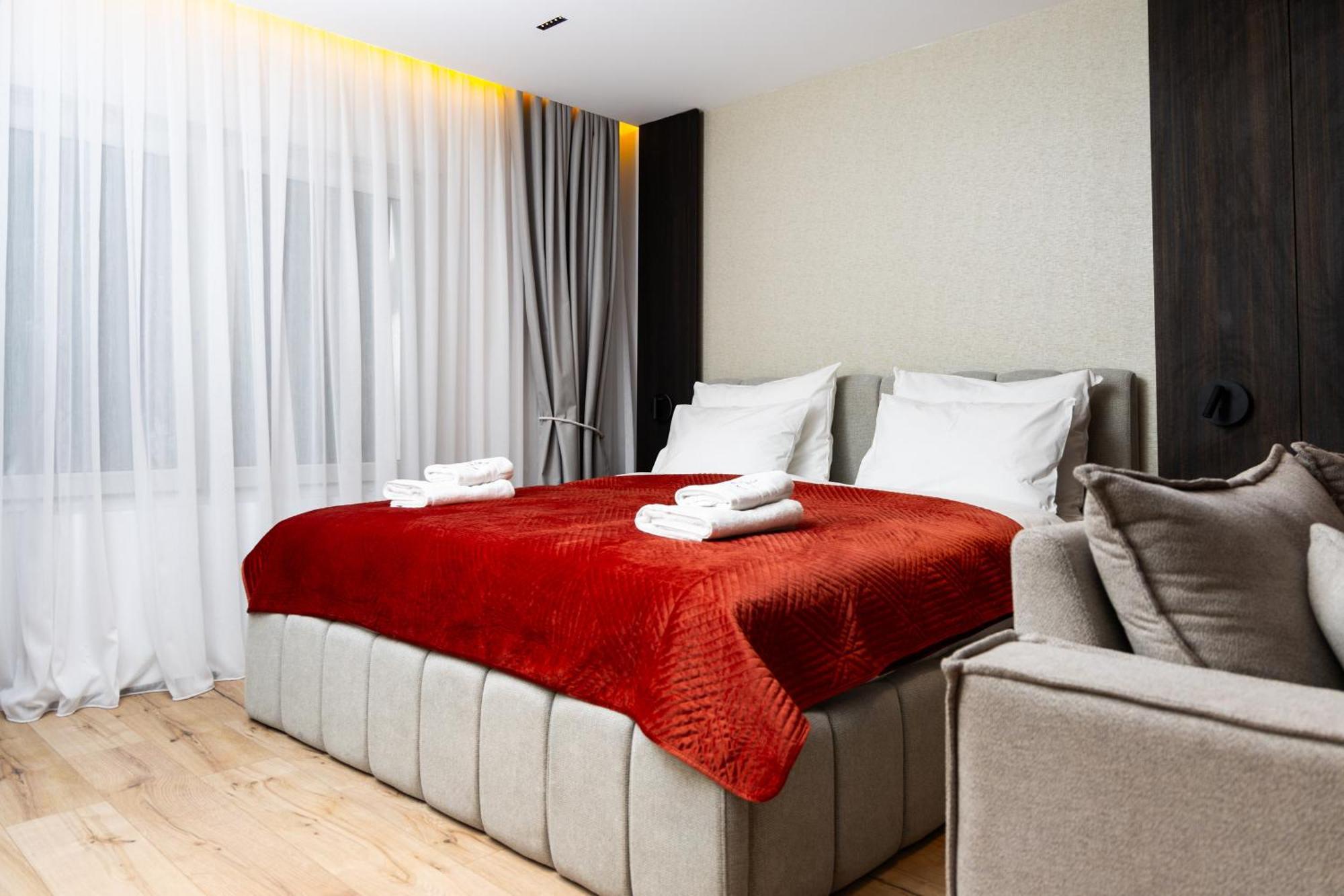 Erika'S Apartments Приштина Экстерьер фото