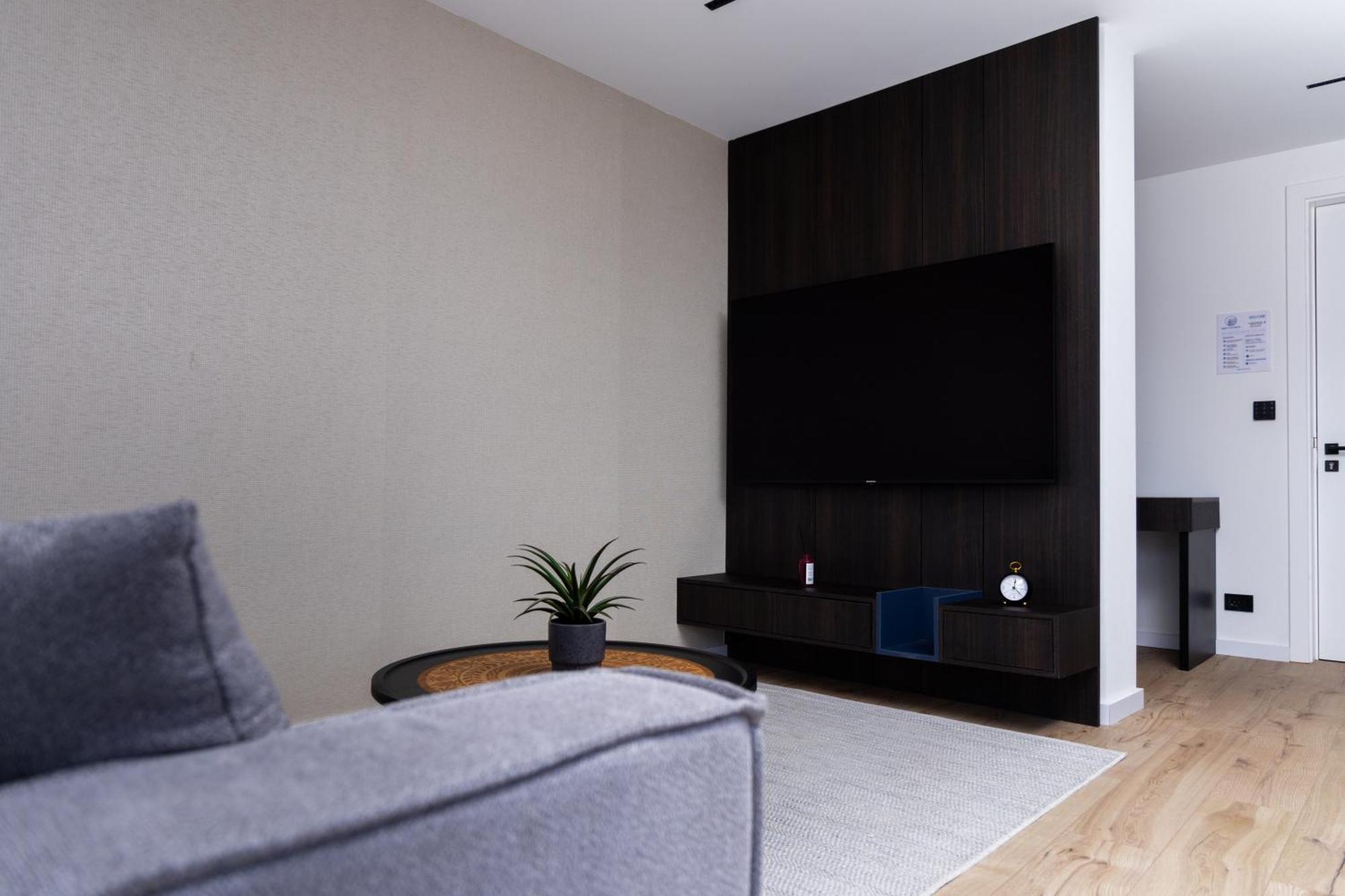 Erika'S Apartments Приштина Экстерьер фото