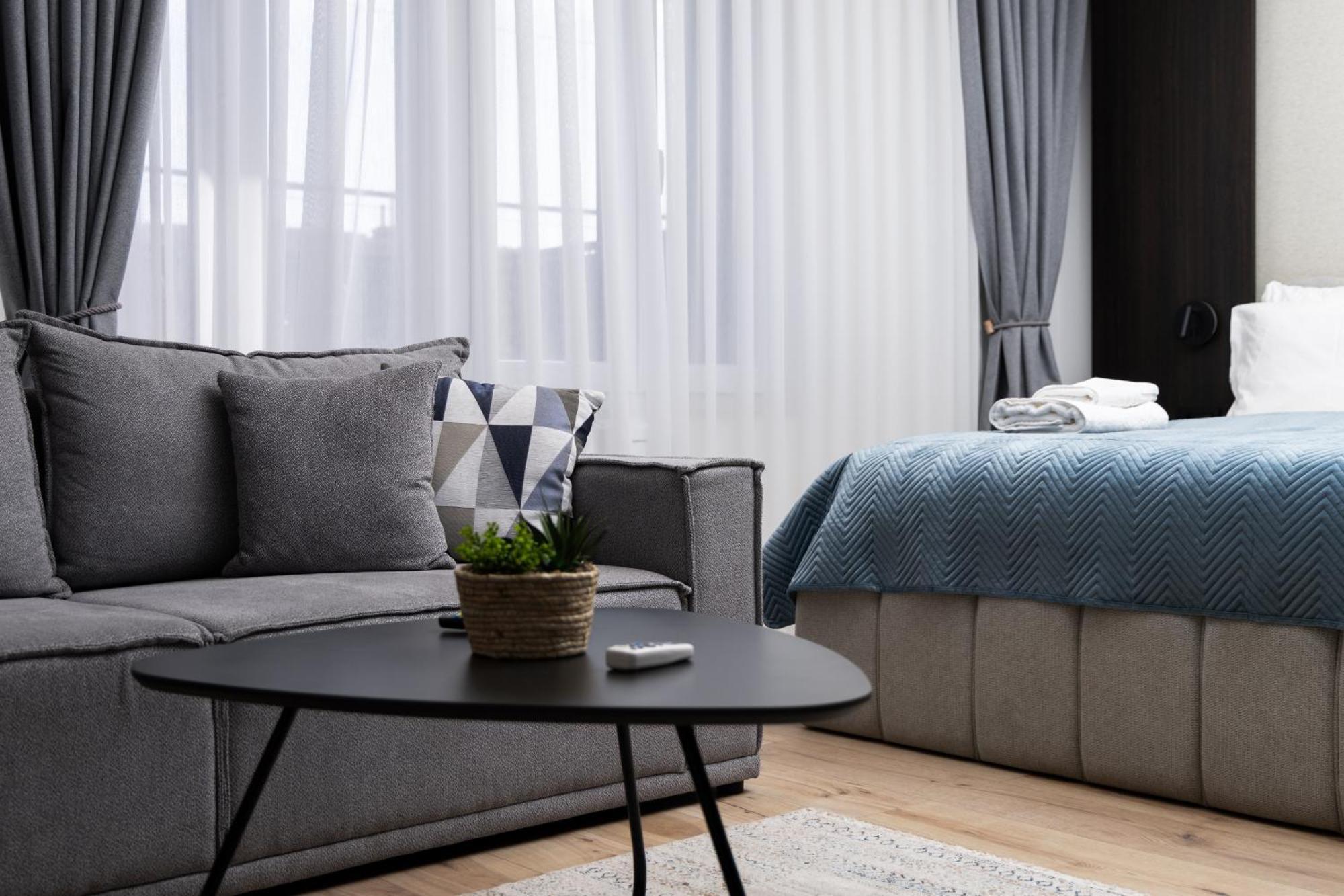 Erika'S Apartments Приштина Экстерьер фото