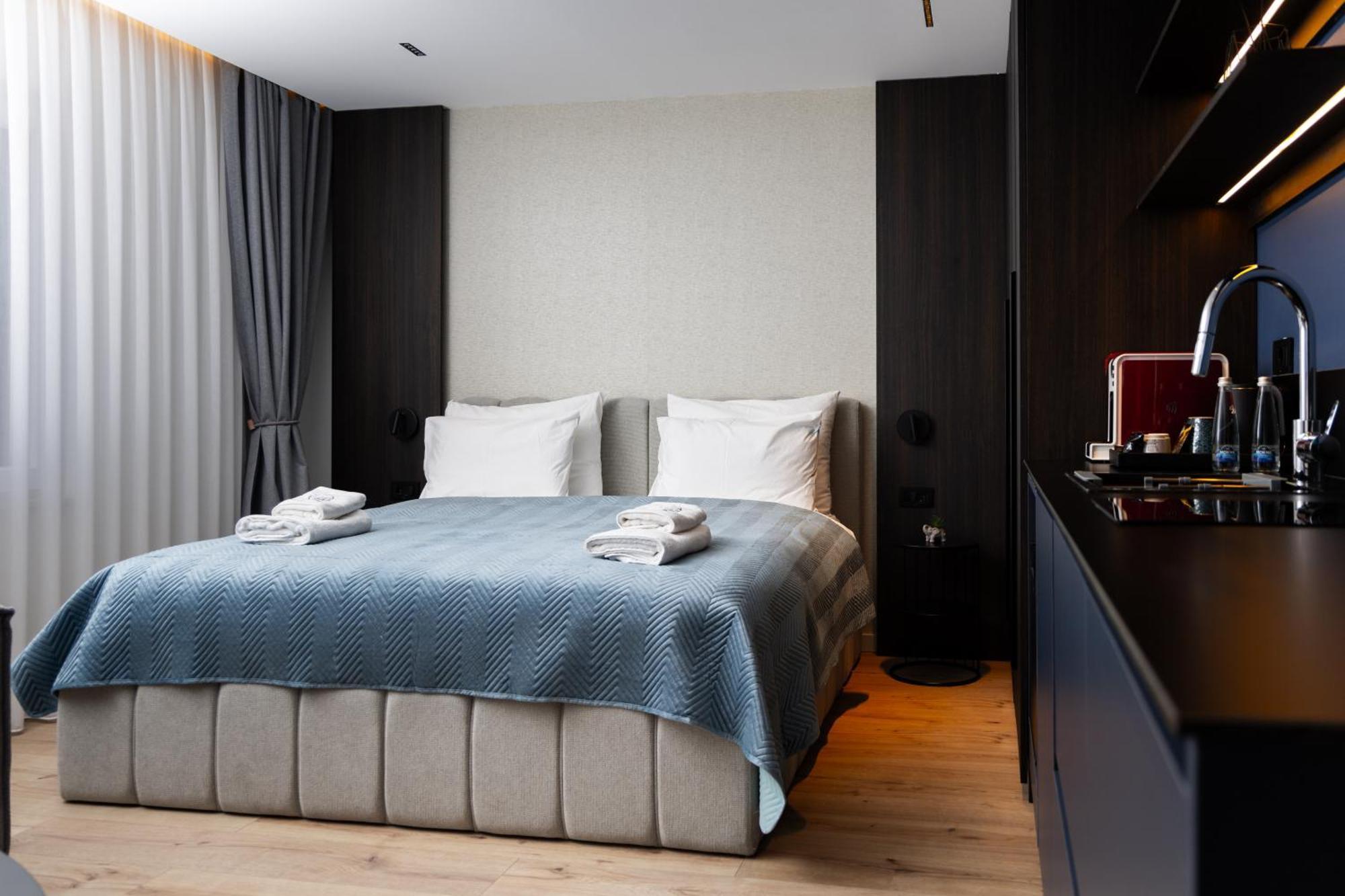 Erika'S Apartments Приштина Экстерьер фото