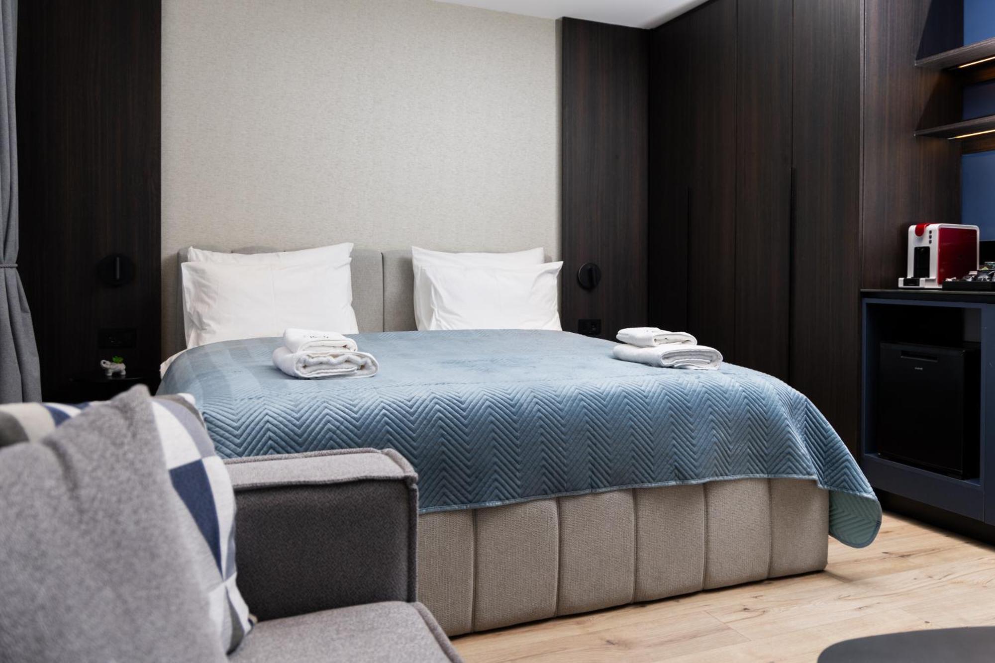 Erika'S Apartments Приштина Экстерьер фото