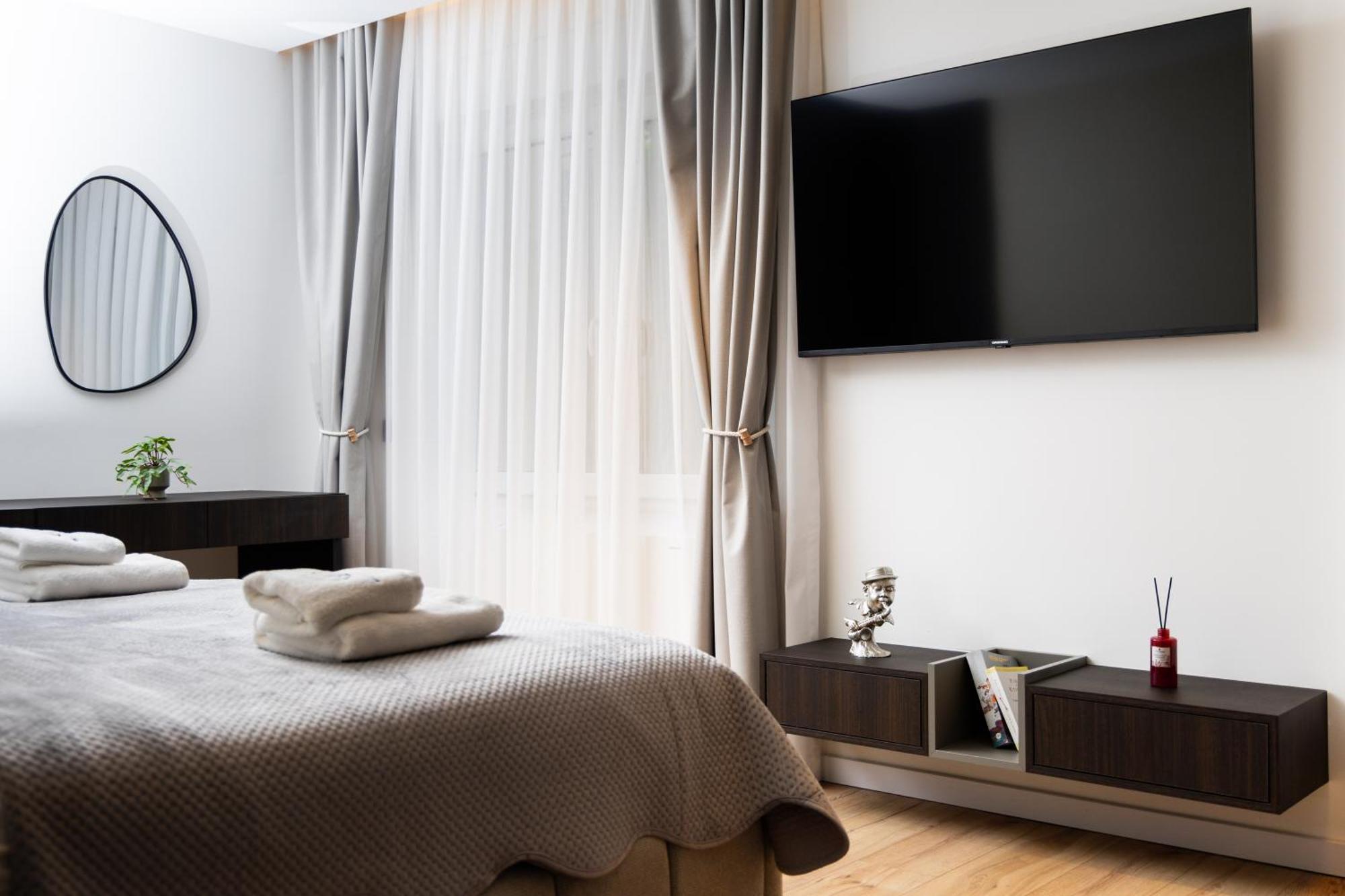 Erika'S Apartments Приштина Экстерьер фото