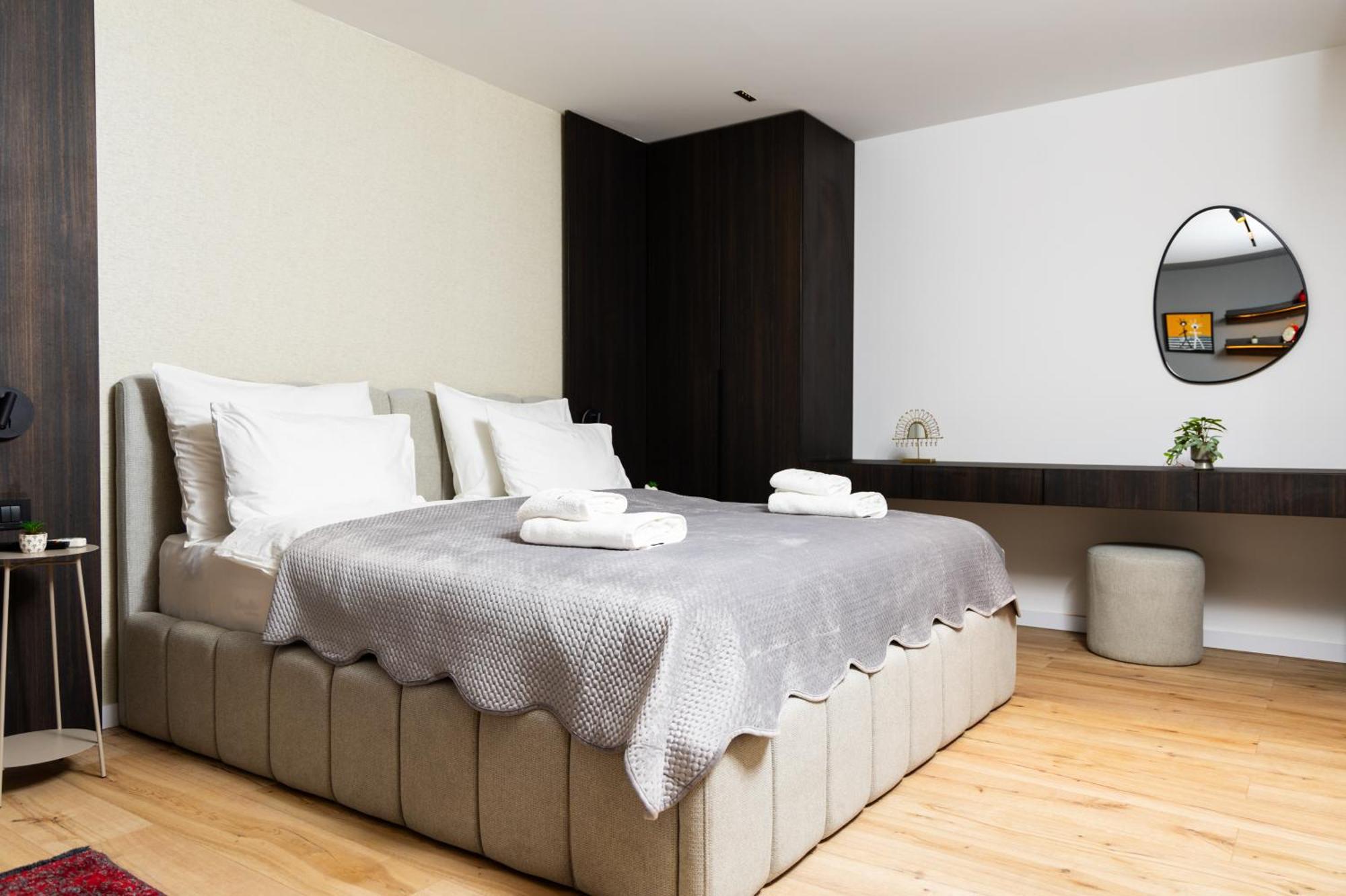 Erika'S Apartments Приштина Экстерьер фото