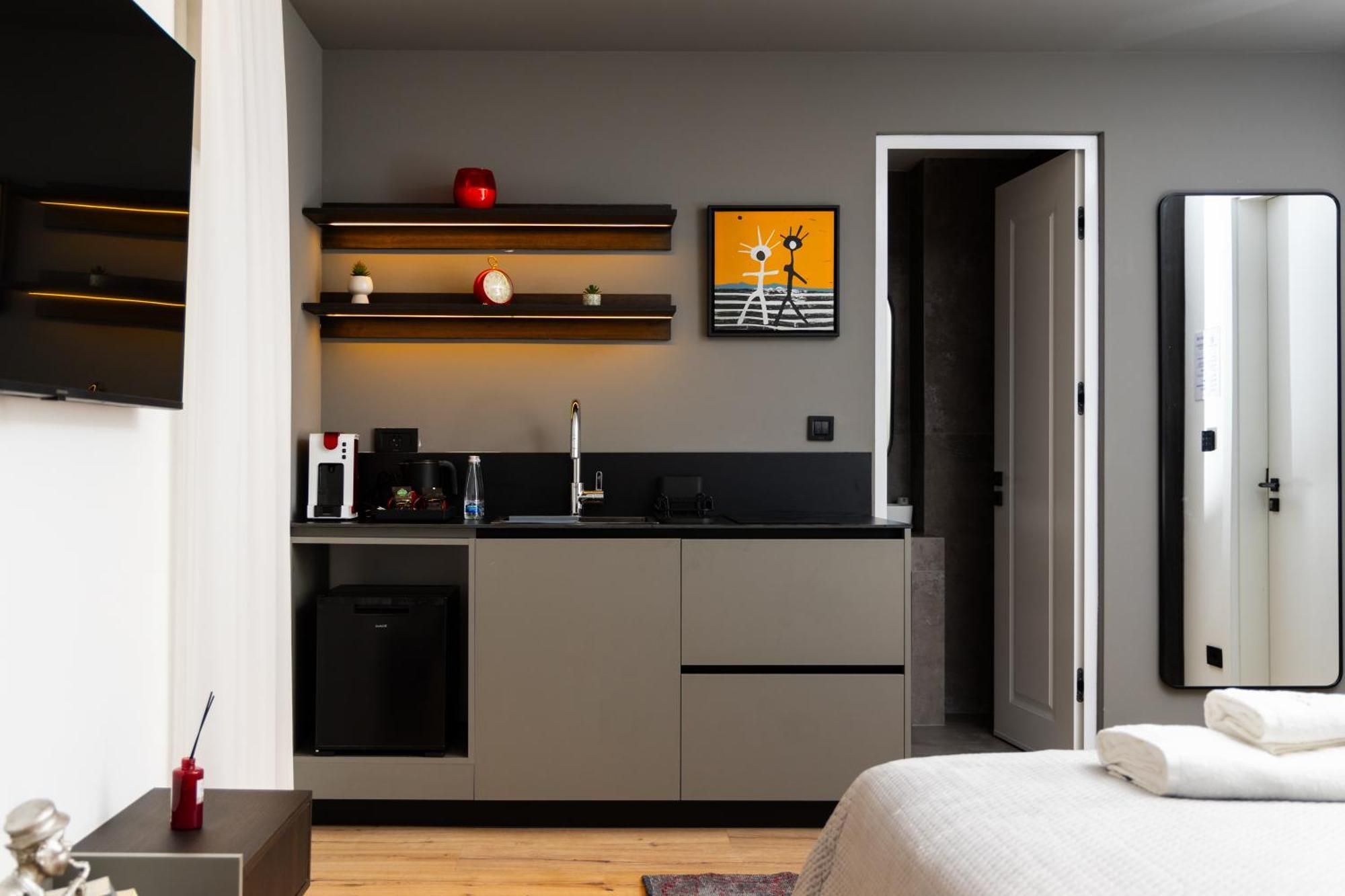 Erika'S Apartments Приштина Экстерьер фото