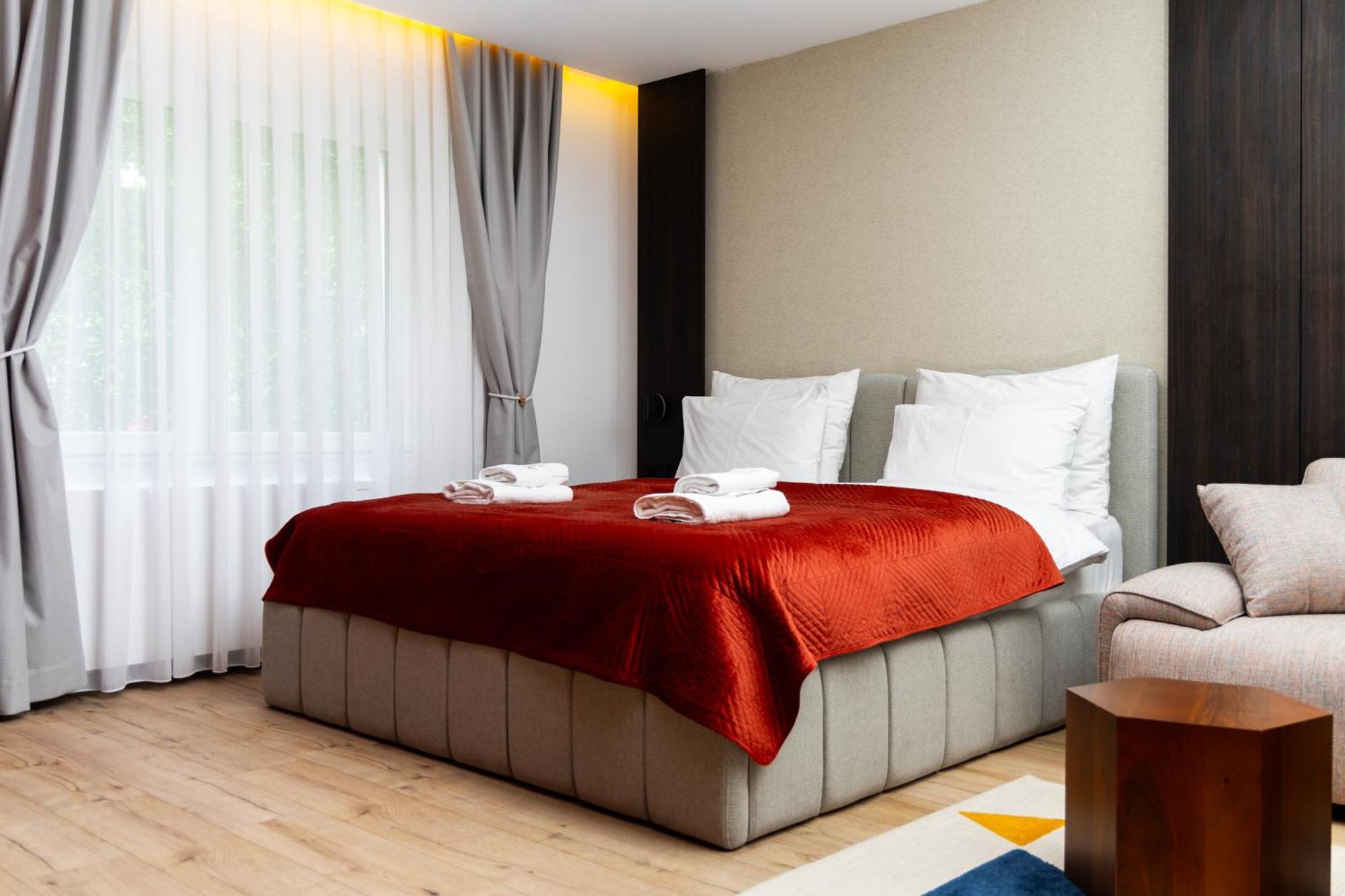 Erika'S Apartments Приштина Экстерьер фото