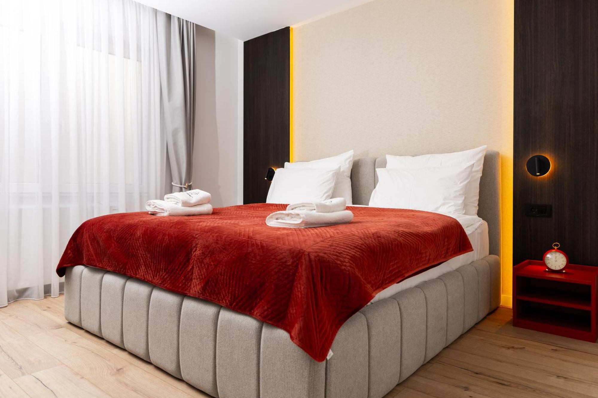 Erika'S Apartments Приштина Экстерьер фото